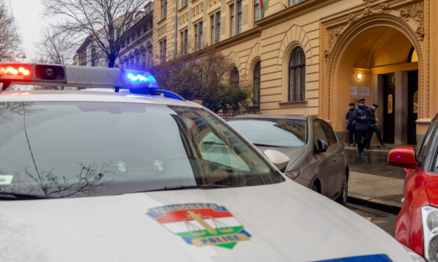 Dráma a józsefvárosi iskolában: bicskával fenyegette osztálytársait egy 12 éves lány