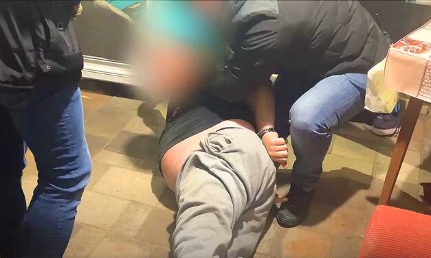 Lecsapott a TEK a tápiószentmártoni rémre: 20 évvel ezelőtt lefejezett egy gyereket, most barátnője két kislányát használta testi örömei kielégítésére