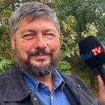 Megszívatta a HírTV Kerepes polgármesterét, Gyuricza Lászlót utólag kivágták a drogosokról készült videóból, aztán mégis visszatették