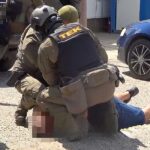 Lecsapott a TEK egy balatonalmádi férfira: otthonában bújtatta egy emberölésért és drogkereskedelem miatt örözött rokonát – videóval