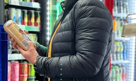 Nem minden energiaitalra vonatkozik a tiltás: itt a lista azokról a termékekről, amelyet továbbra is megvásárolhatnak a 18 év alattiak