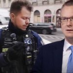 Rétvári Bencéék tovább szívatják Laponyi Zsolt rendőr őrmestert, úgy módosították a szabályokat, hogy kiesett a seriffprogramból