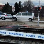 Elsodort egy biciklist a vonat a farmosi átjáróban, fennakadások vannak a vasúti közlekedésben