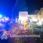 Dráma Zalabaksán: egy 17 éves lány szobájába csapódott egy kamion, a lány kirepült az ágyból, nagyon súlyosan megsérült