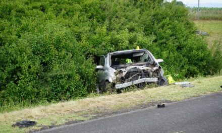 Halálos baleset az M3-ason: felborult egy 7 személyes autó, ketten meghaltak, többen pedig mesérültek