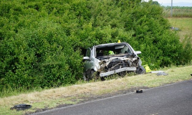 Halálos baleset az M3-ason: felborult egy 7 személyes autó, ketten meghaltak, többen pedig mesérültek