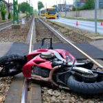 Halálos motorbaleset Soroksáron: egy ismert ember hunyt el, miután a motorjával a HÉV-sínekre zuhant