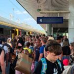 24 órán belül másodszor omlott össze a balatoni vonatközlekedés: több ezer utas vesztegel Kelenföldön