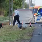 Családi tragédia Sándorfalván: 6 és 12 éves gyerekei szeme láttára halt meg az édesapa, miután motorjával egy autónak csapódott 