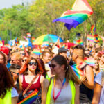Budapest Pride: 15 órakor indul a szivárványos menet a Városháza Parkból, az ellentüntetők már megérkeztek a Szabadság hídhoz