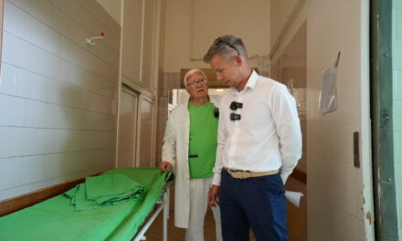 „Betegveszélyeztetés folyik” – Magyar Péter és Kulja András borzasztó állapotokat találtak a szentesi kórházban