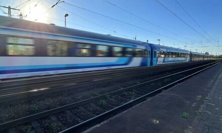 Leállt a vonatközlekedés vasárnap reggel a győri fővonal egyik szakaszán: 24 óra alatt ez már a 3. műszaki hiba ugyanezen a vasútvonalon