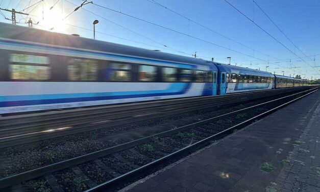 Leállt a vonatközlekedés vasárnap reggel a győri fővonal egyik szakaszán: 24 óra alatt ez már a 3. műszaki hiba ugyanezen a vasútvonalon