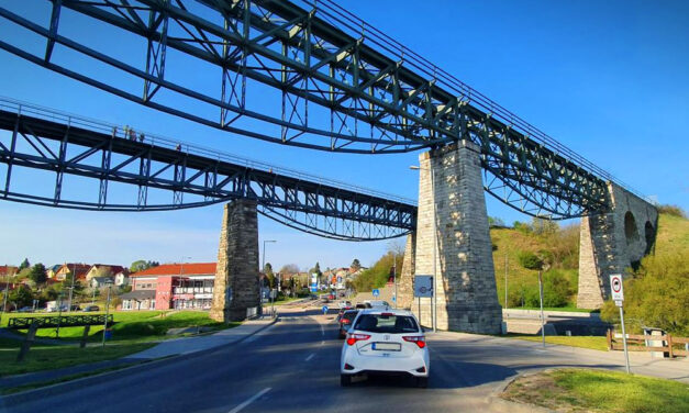 Dráma a biatorbágyi viadukton: le akart ugrani a hídról egy fiatal férfi, utolsó pillanatban mentette meg az életét a fiatal pár