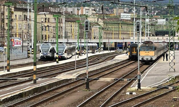 MÁV: most a Déli pályaudvaron állt le a biztosítórendszer, kimaradó járatok és késések a győri és a fehérvári vonalon