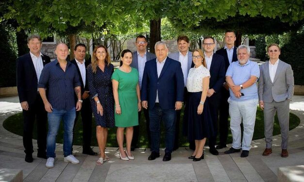 Dopmannel, Miklósa Erikával és Rákay Philippel indította el Orbán Viktor a Digitális Polgári Köröket