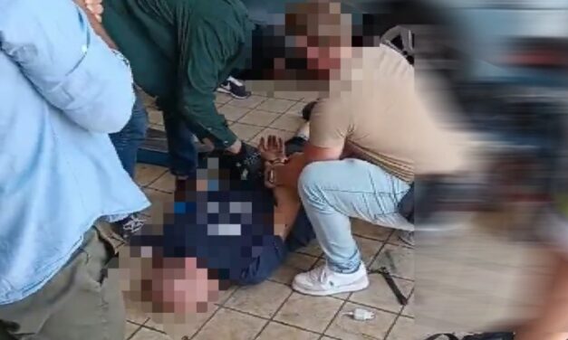 Két fiatal arra kényszerített egy nőt, hogy idősebb férfiakkal bújjon ágyba, a fiúk cserébe kábítószert kértek – videó a cikkben