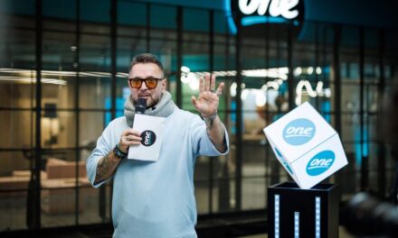 A fejbelövésés jelenet és a közéleti megnyilvánulásai  miatt felbontja Majkával a szponzori szerződését a One Magyarország