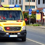 „Az a szörnyű, hogy itt volt az út mellett, és senki nem látta” – újabb részletek derültek ki az elvérzett tapolcai lány tragédiájáról, aki téves címre hívta magához a mentőt