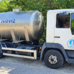 Vízhiány: Estére elfogy a víz Gödöllőn, egyre nagyobb a baj az agglomerációban: Szadán, Fóton és Veresegyházon már bevetették a lajtos kocsikat is
