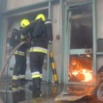 Tűz a budapesti nagybani piacon: sült narancs hegyek és ládaszámra elszenesedett paradicsom a helyszínen – Videó és friss fotók