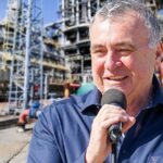 “A százhalombattai polgármester lapít, mint szar a fűben” – írják Vezér Mihályról, miután kiderült, hogy a MOL szemétégetőt akar építeni a városban