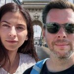 Fontos dolgot magyarázott el Vitézy Dávid a fideszes Szentkirályi Alexandrának aztán megérkezett a Harcosok Klubja és elkezdődött a balhé