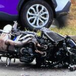 Kanyarodó buszba csapódott egy motoros Csepelen, a 23 éves vezető meghalt, egy 17 éves lány súlyosan megsérült
