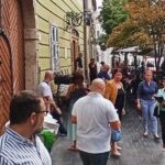 „Nem tudta feldolgozni hogy elveszíti élete munkáját és délután belehalt ebbe a fájdalomba” – pár órával a Ruszwurm Cukrászda bezárása után kapott végzetes szívinfarktust Szamos Miklós