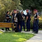 Késelés Szolnokon: hatalmas erőkkel vonultak ki a rendőrök a vasútállomáshoz