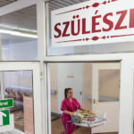 Vízhiány a székesfehérvári szülészeten: ismét palackos vízzel fürdetik a kismamákat és a csecsmőket