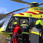 Leszúrtak egy nőt a nyílt utcán Veszprémben, mentőhelikopter érkezett a helyszínre
