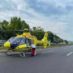Munkagépbe rohant egy személyautó Tordasnál, lezárták az M7-es autópályát, mentőhelikopter a helyszínen