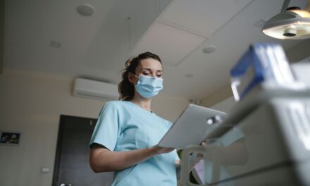Októbertől a szakorvosi kontrollvizsgálatokra is beutalót kell kérni, laborvizsgálatoknál is szigorítások jönnek