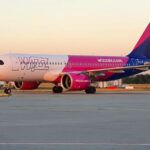 Balhé a WizzAir egyiptomi járatán: egy lopással meggyanúsított, dohányzó utas miatt késett 3,5 órát a repülő
