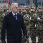 Saját fegyverével, meglőtte saját magát Szalay-Bobrovniczky Kristóf egyik testőre