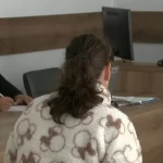 „Hallottam, hogy recsegnek ropognak a székek, a bútorok” – láncfűrésszel támadt haragosára egy férfi, az áldozat látássérült lányát mai napig rémálmok gyötrik