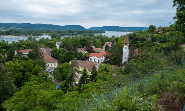 „Zebegény nem Halloween falu” – betiltotta a tökfaragást a település polgármestere, szerinte a helyiek inkább menjenek a temetőbe emlékezni