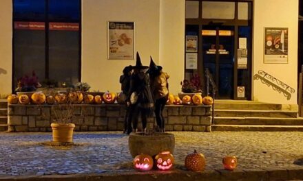 Balhé Zebegényben: a polgármester tiltása ellenére tökfaragók lepték el a települést