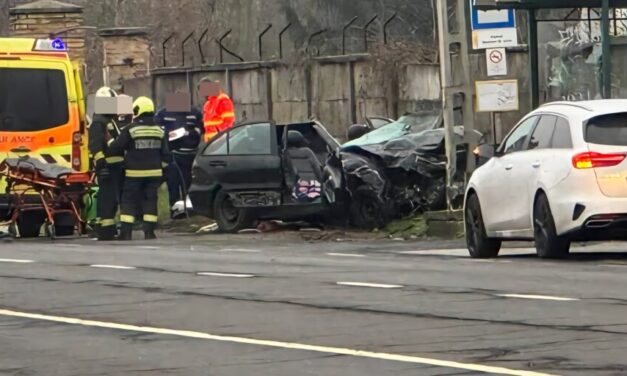 Körözi a rendőrség az mercedeses ámokfutót, aki egy 25 éves nő halálát okozta, majd meglépett a helyszínről – fotó a cikkben