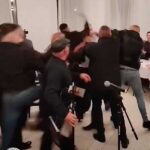 Tömegverekedés a nagykállói közmeghallgatáson: egy rasszista vicc miatt estek egymásnak a helyi politikusok