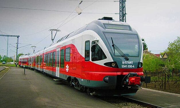 MÁV: elromlott a sorompó Rákosliget és Pécel között, emiatt akár egy órát is késhetnek a vonatok a hatvani vonalon