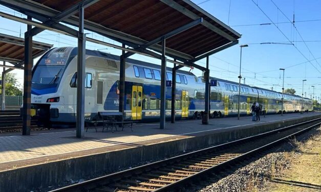 Elesett a MÁV szegedi vonala: műszaki hiba miatt egy órát is késhetnek a vonatok, az utasok dühöngenek