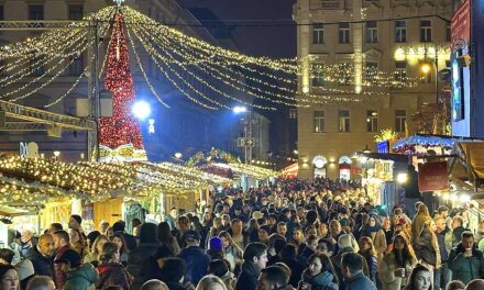 Budapest 5 legjobb karácsonyi vására, ma Aranyvasárnap – árak, szolgáltatások és VIDEÓ a Bazilikára vetített páratlan fényfestésről