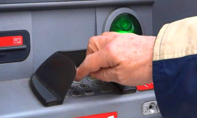 Februártól 300 ezer forintra emelkedik az ingyenes készpénzfelvétel felső határa