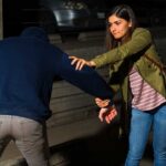 Így veheted észre ha követ valaki az utcán, ezt csináld, ha megtámad egy ismeretlen férfi – Legyél résen és védd meg magad