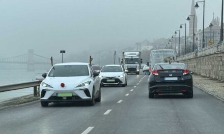 Karácsony este zuhant a budai rakpart köveire egy ember, kötelekkel mentették a tűzoltók