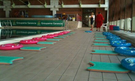 Újra kellett éleszteni egy három éves kisfiút a kőbányai úszóiskolában, az apa azt állítja, az edzők nem tudták megmondani, mi történt a gyerekkel