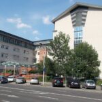 Hétfő hajnalban eltűnt egy beteg a Szent Imre kórházból, az angol aknában találták meg a holttestét