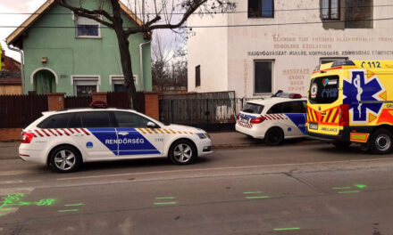 Rengeteg a baleset Budapest környékén: Veresegyházon gyalogost gázoltak el, a 2-es főúton frontálisan ütközött két autó
